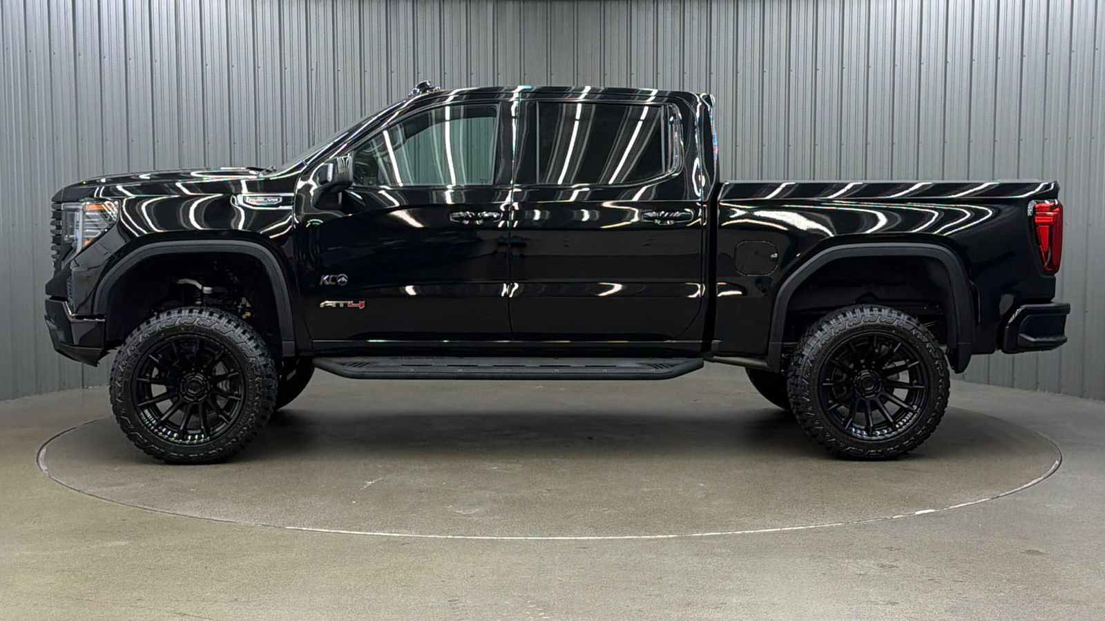 Used 2026 GMC Sierra 1500 AT4 w/ AT4 Premium Package AWD/4WD image 2