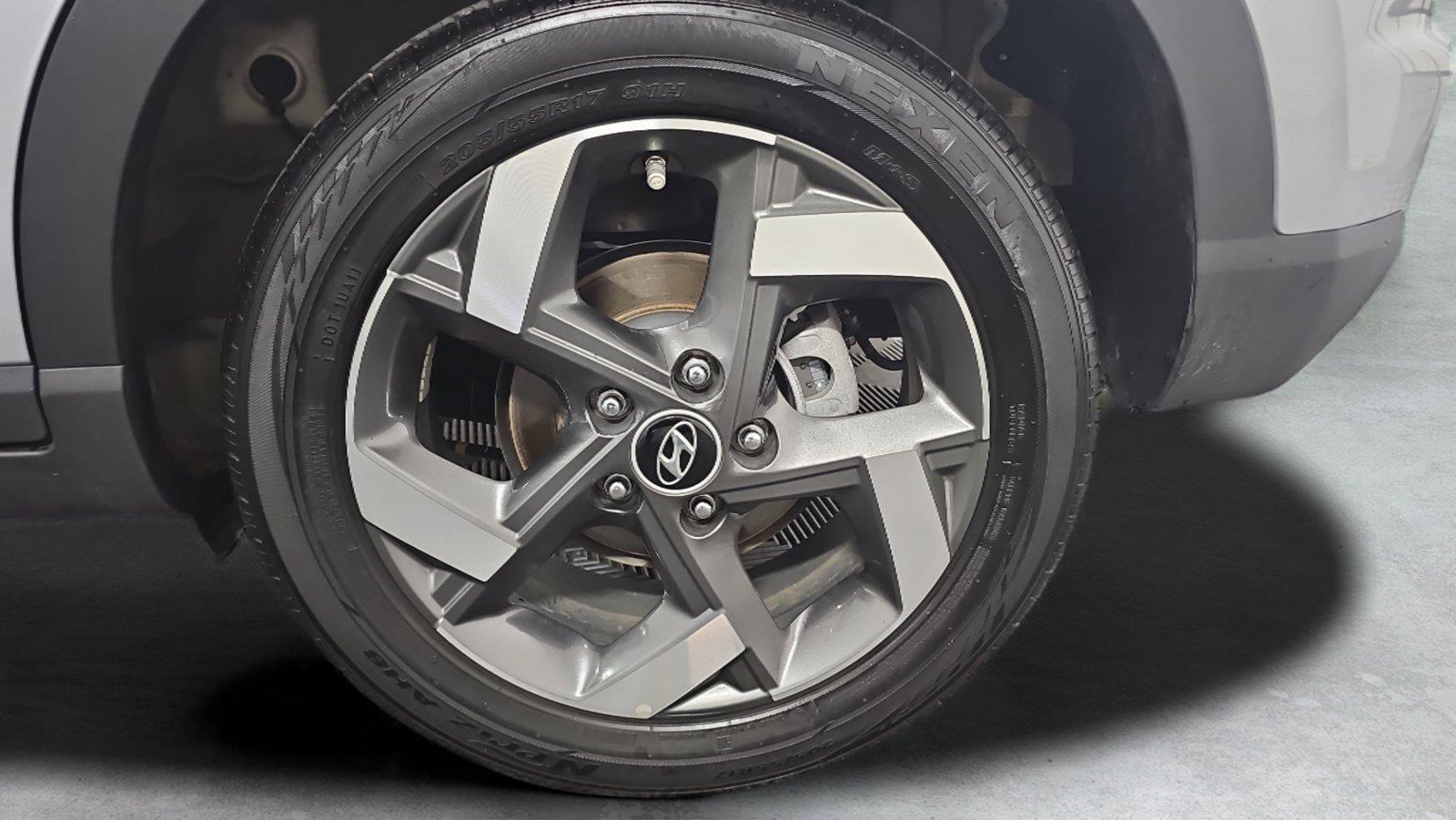 Certified 2025 Hyundai Venue SEL FWD image 26