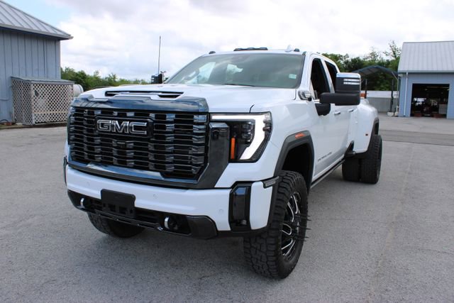 Used 2024 GMC Sierra 3500 Denali Ultimate AWD/4WD image 3