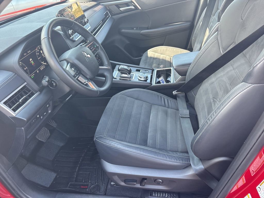 Used 2023 Mitsubishi Outlander 4WD Plug-In Hybrid image 14