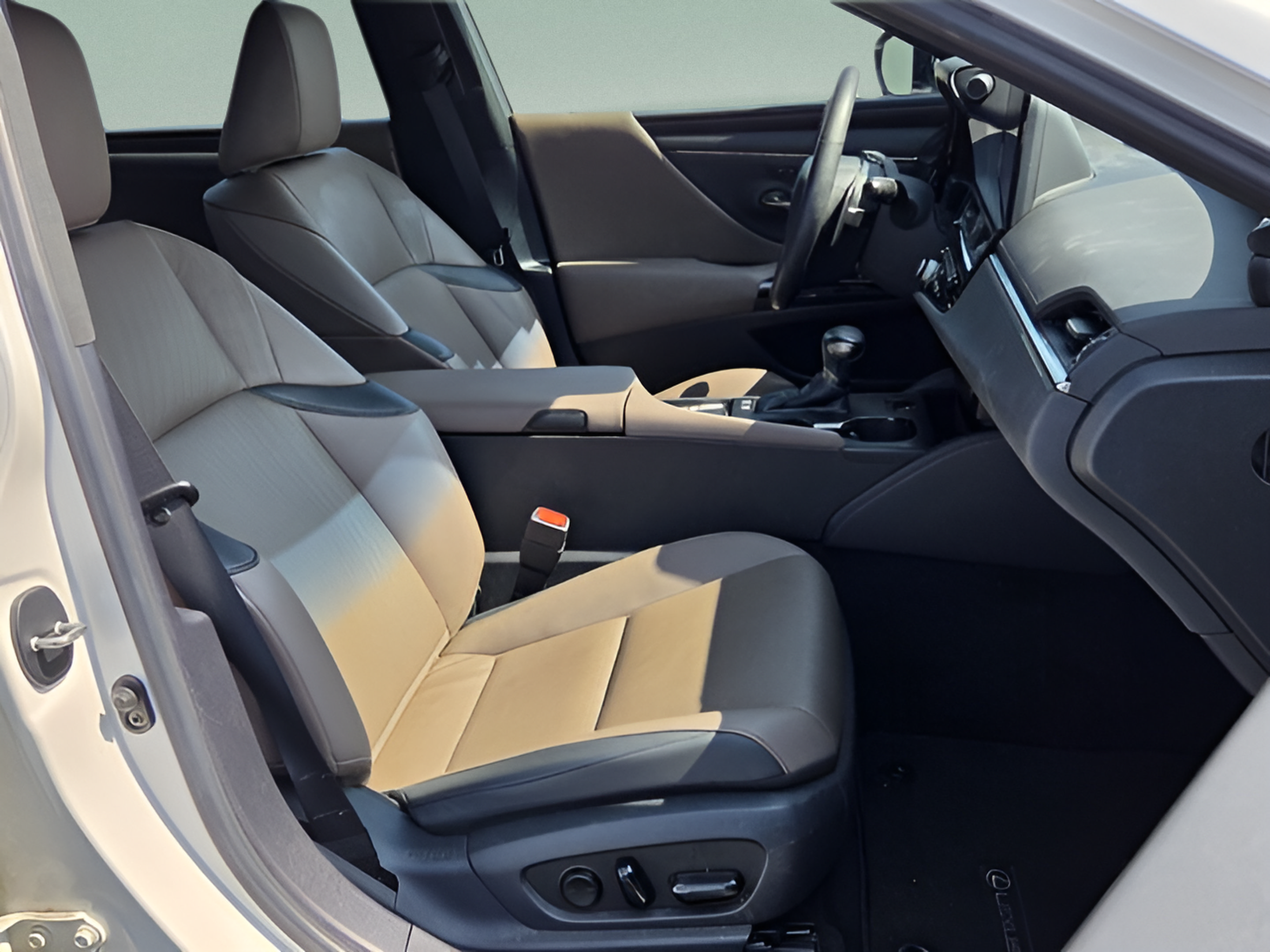 Used 2023 Lexus ES 300h w/ Premium Package FWD image 14