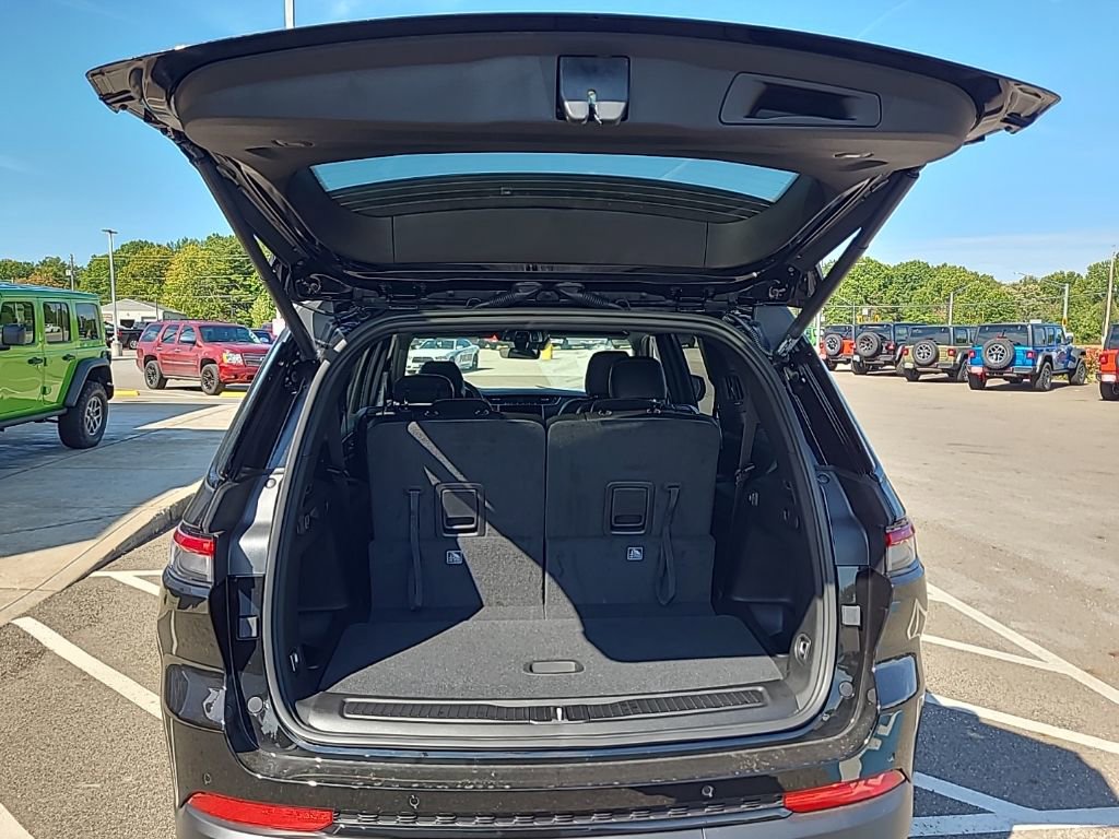New 2025 Jeep Grand Cherokee L Altitude image 17