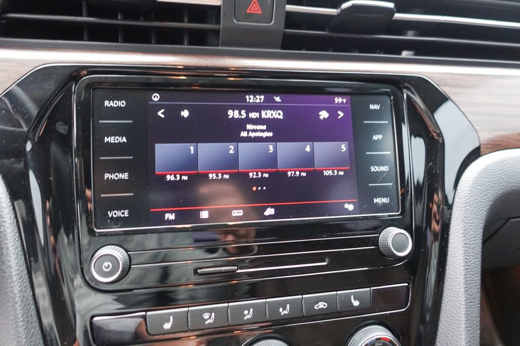 Used 2022 Volkswagen Passat 2.0T image 17