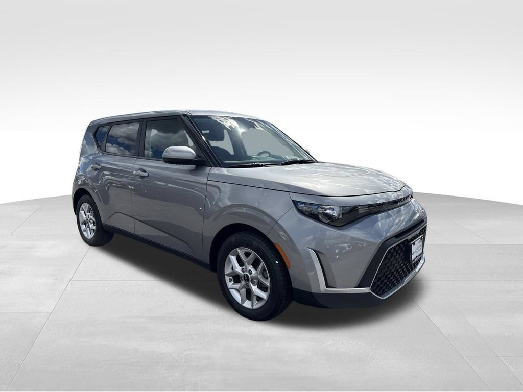 Certified 2023 Kia Soul LX w/ Option Group 015 FWD image 4