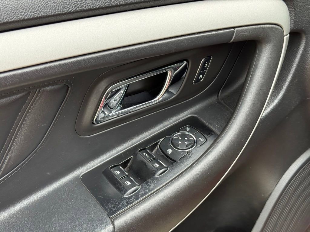 Used 2015 Ford Taurus SEL w/ Equipment Group 201A FWD image 11