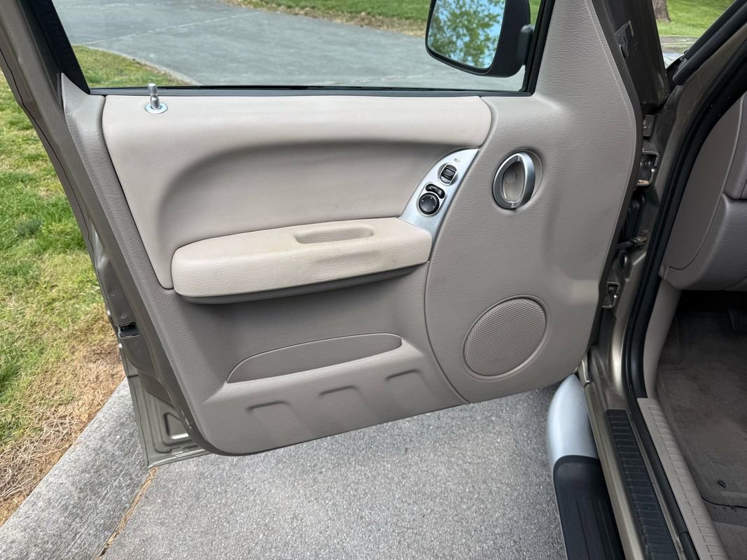 Used 2003 Jeep Liberty Renegade image 17