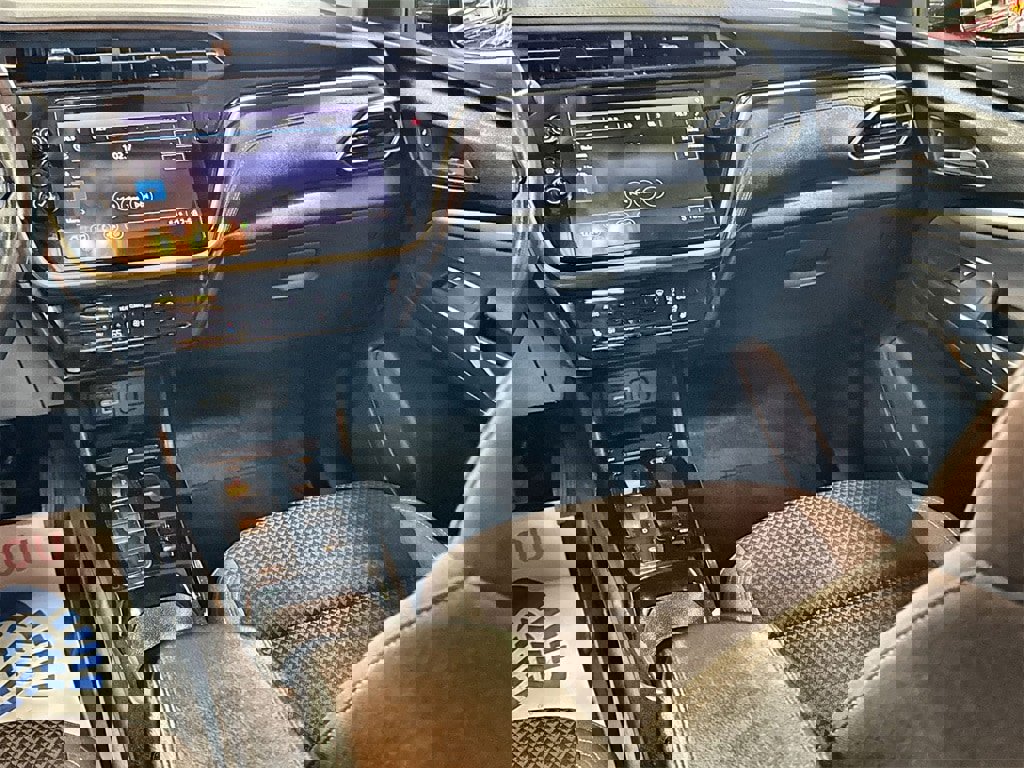 Used 2022 Chevrolet Bolt EUV LT w/ Comfort Package image 26