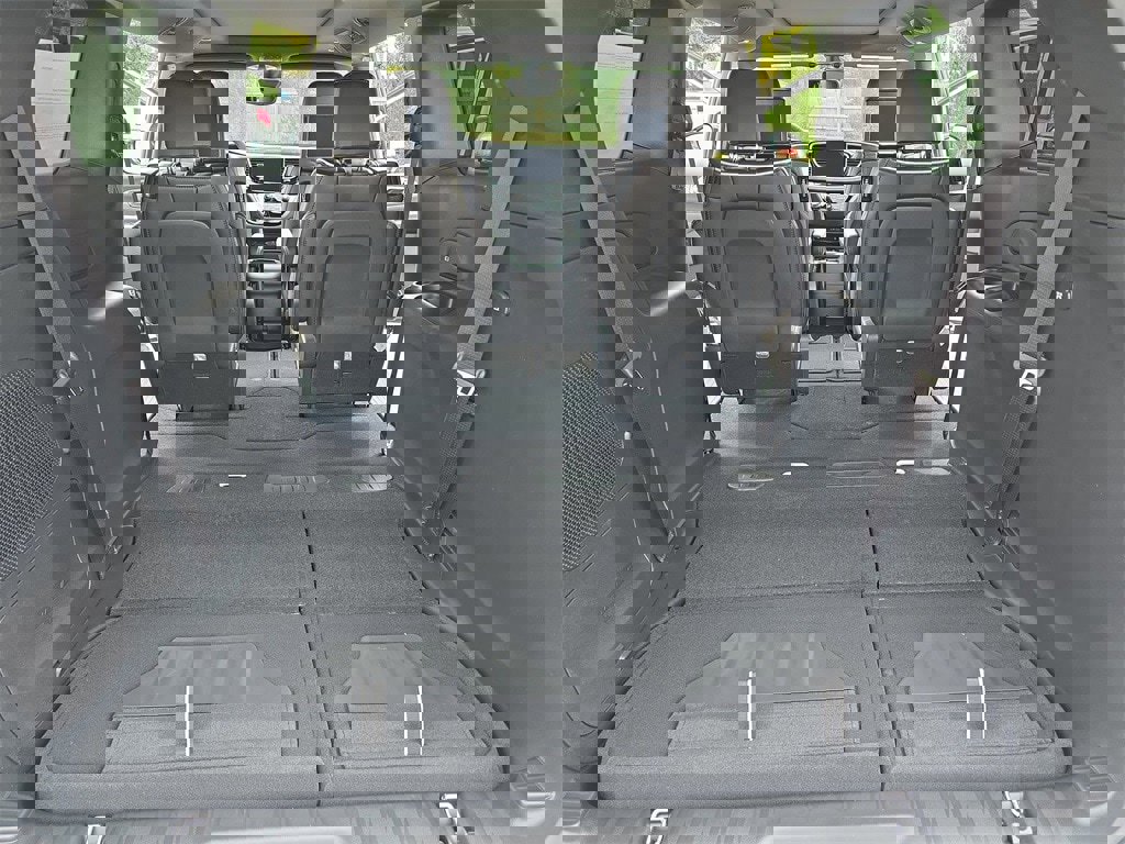 New 2026 Chrysler Pacifica Limited image 14