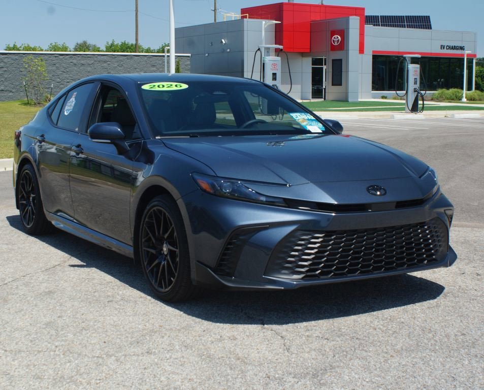Used 2026 Toyota Camry SE FWD image 2