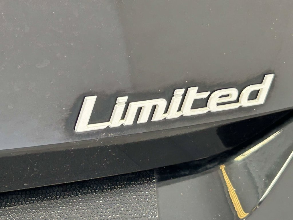 Used 2025 Hyundai Elantra Limited w/ Cargo Package FWD image 10