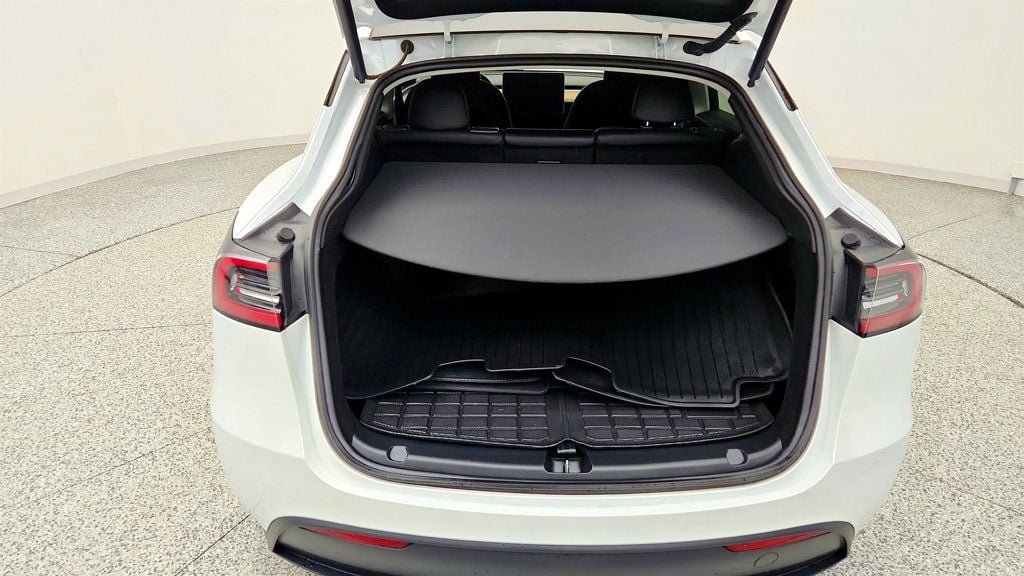 Used 2024 Tesla Model Y Performance AWD/4WD image 26