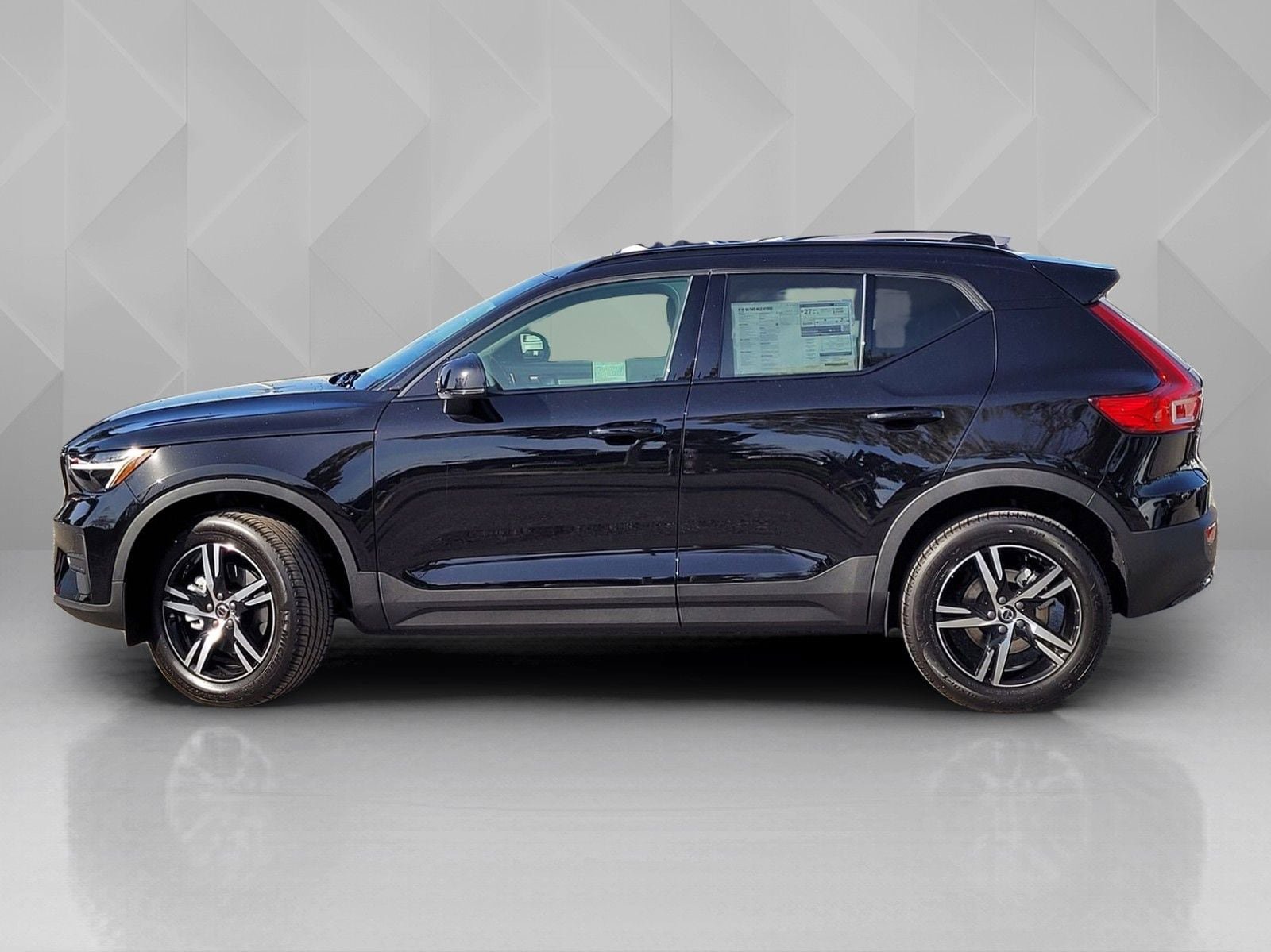 New 2026 Volvo XC40 B4 Core w/ Climate Package FWD image 3