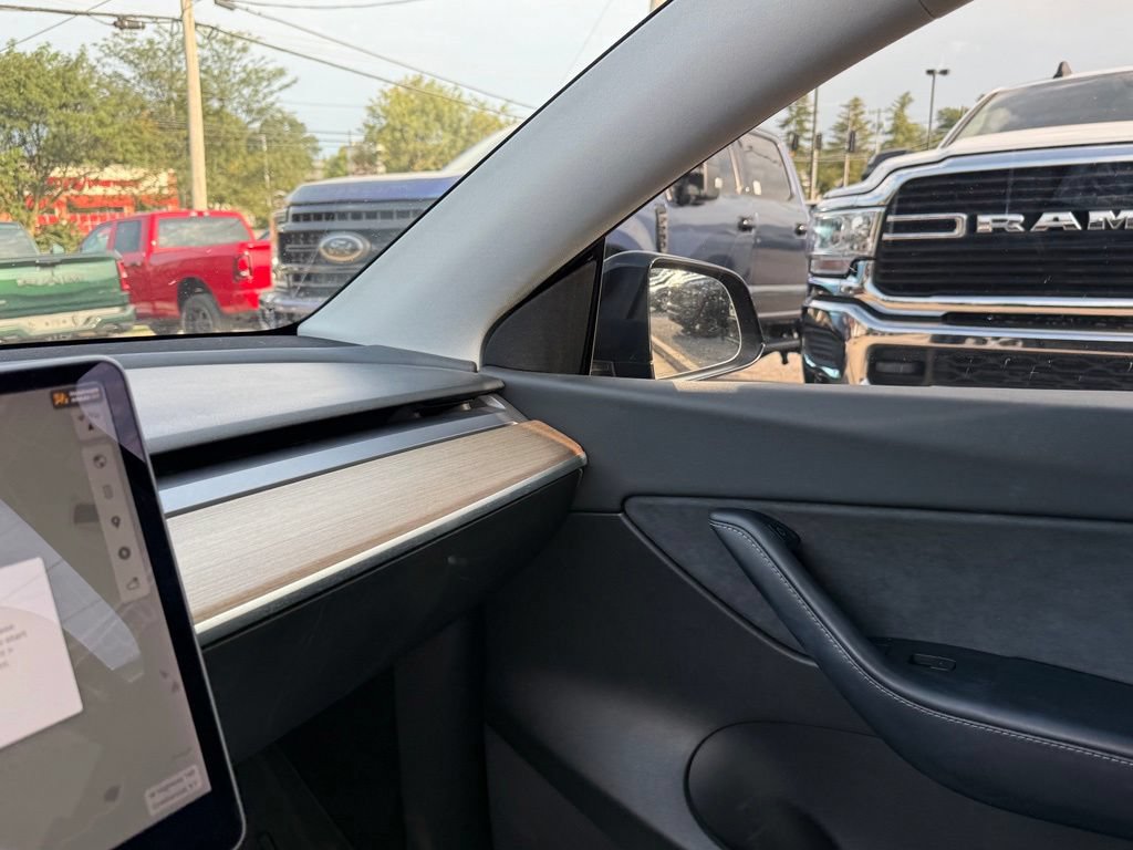Used 2022 Tesla Model Y Long Range AWD/4WD image 19
