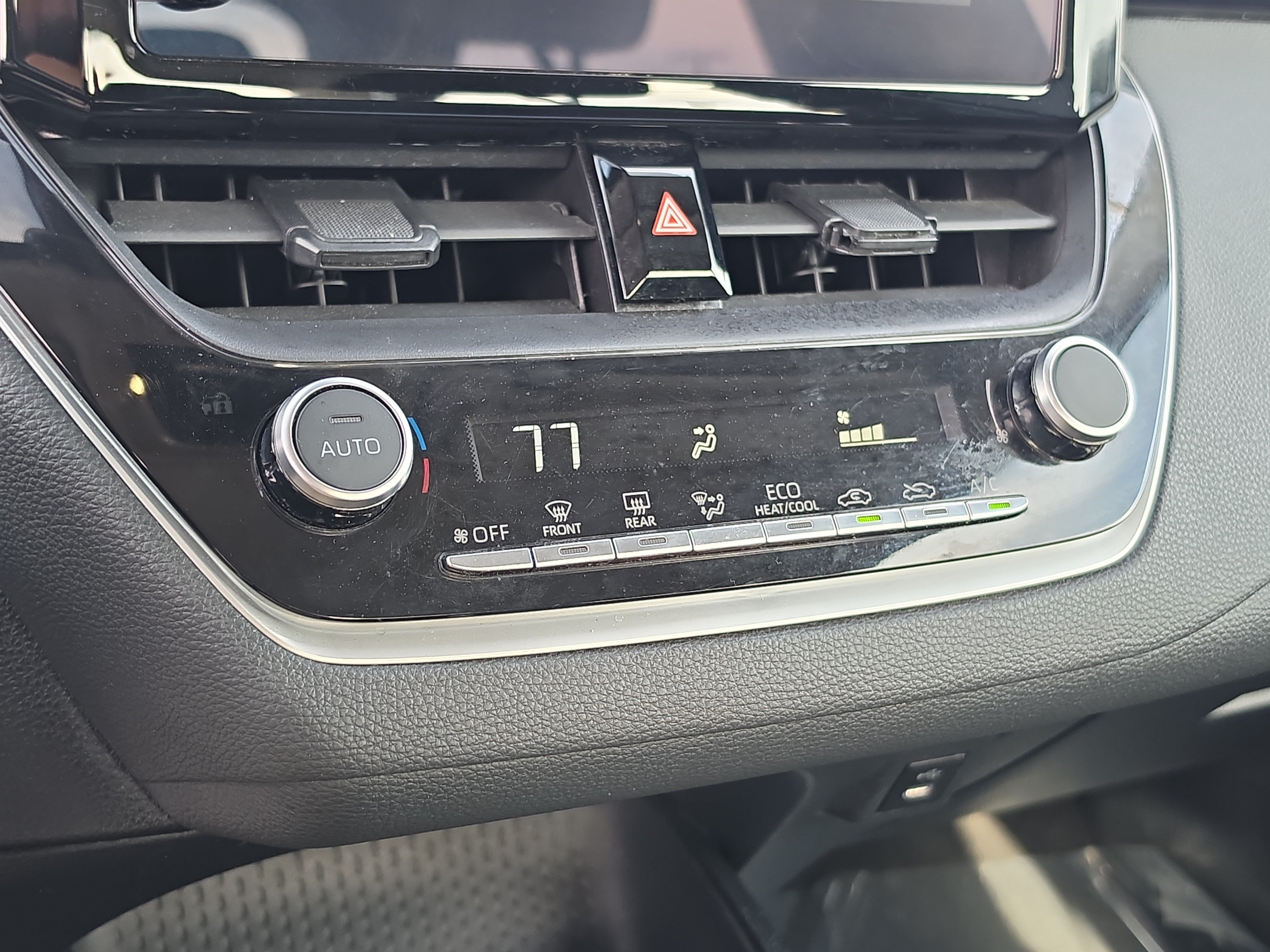 Used 2024 Toyota Corolla LE FWD image 25
