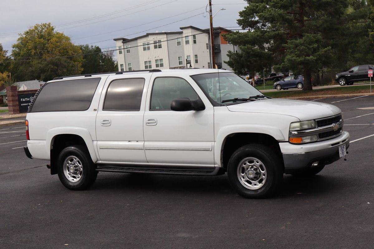 Used 2003 Chevrolet Suburban 2500 LT w/ LT Preferred Equipment Group image 3
