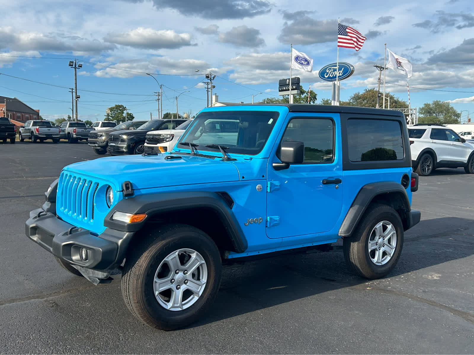 Used 2021 Jeep Wrangler Sport S image 2