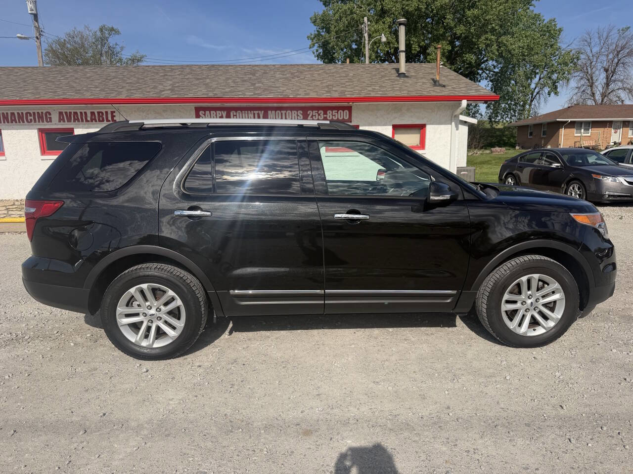 Used 2015 Ford Explorer XLT w/ Equipment Group 202B AWD/4WD image 2