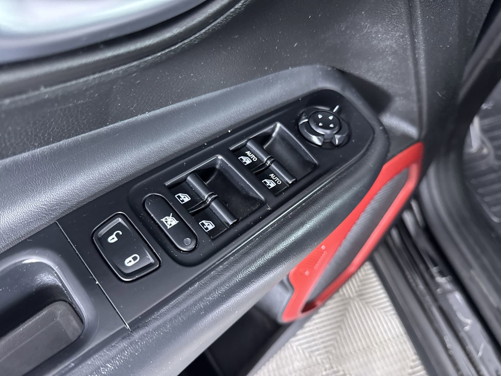 Used 2017 Jeep Renegade Trailhawk AWD/4WD image 14