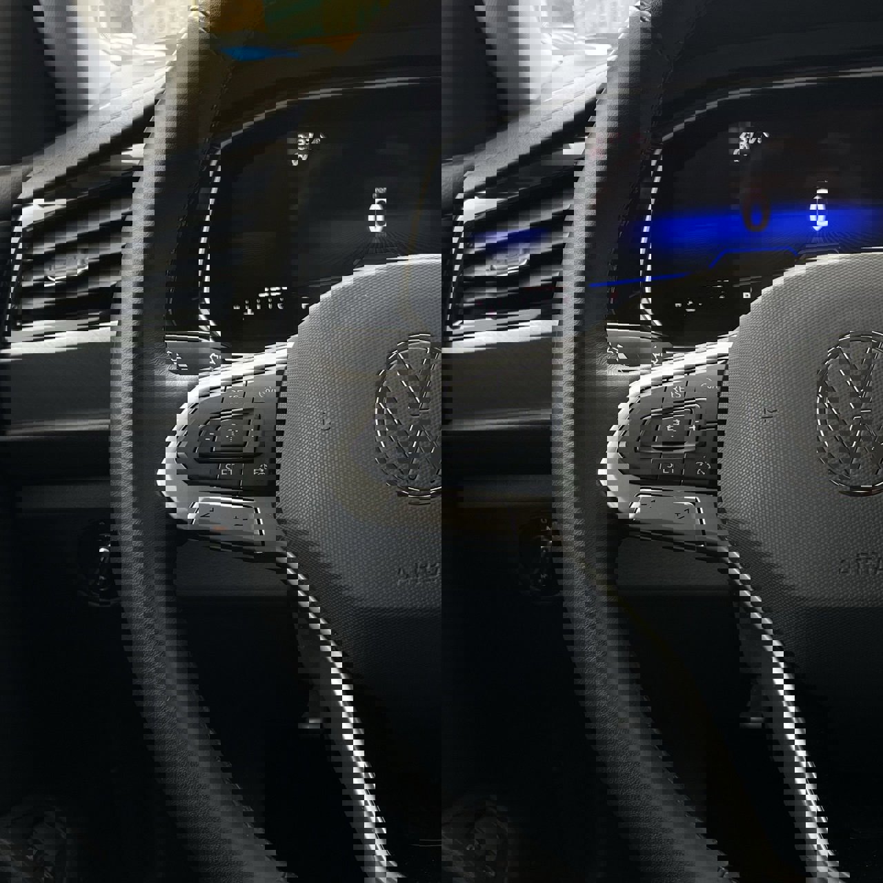 Used 2024 Volkswagen Jetta SE image 13