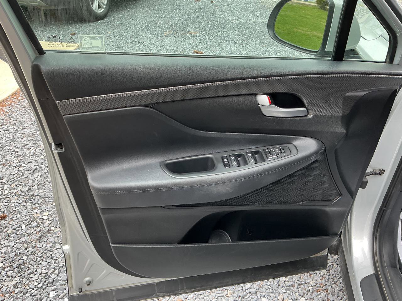 Used 2019 Hyundai Santa Fe SE AWD/4WD image 9
