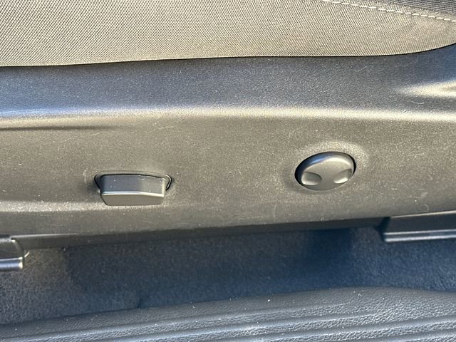 Used 2022 Dodge Challenger SXT image 32