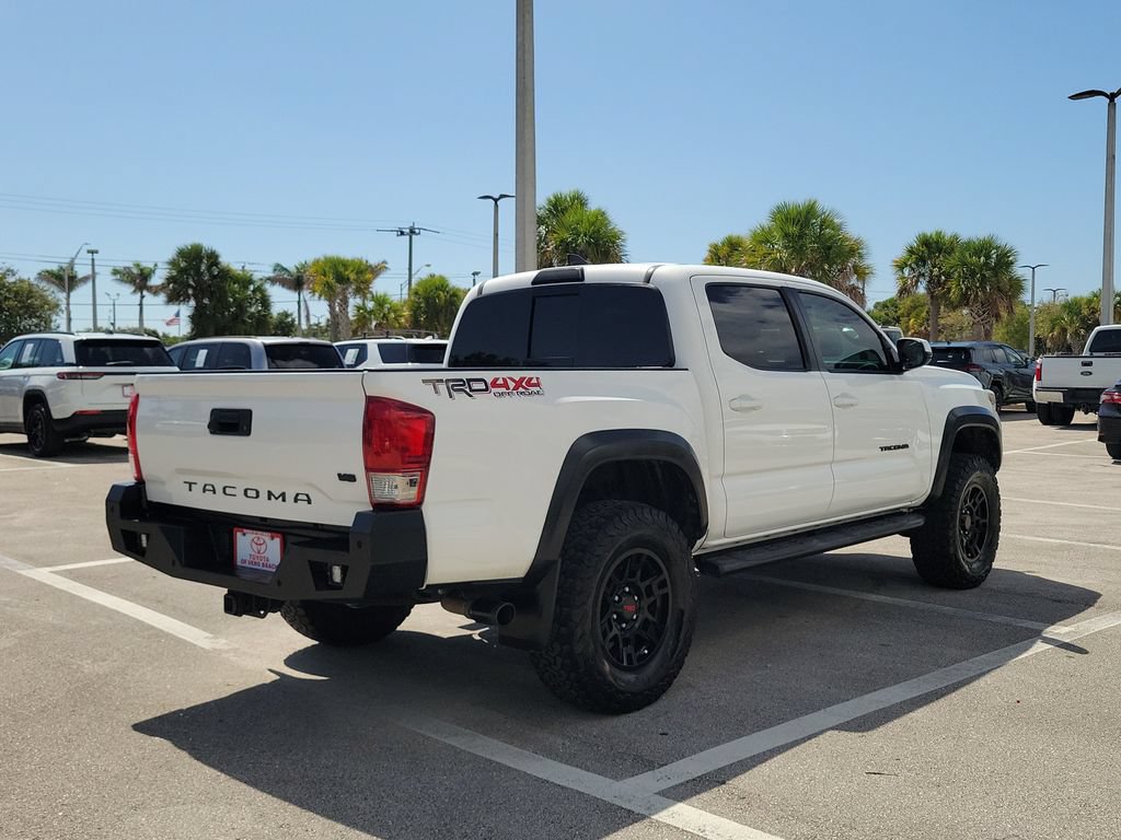 Used 2017 Toyota Tacoma TRD Off-Road w/ Tow Package (A/T) AWD/4WD image 4