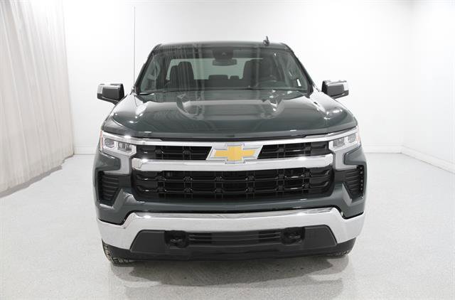 Used 2025 Chevrolet Silverado 1500 LT image 2