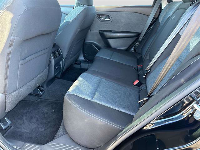 Used 2022 Nissan Rogue SV image 11