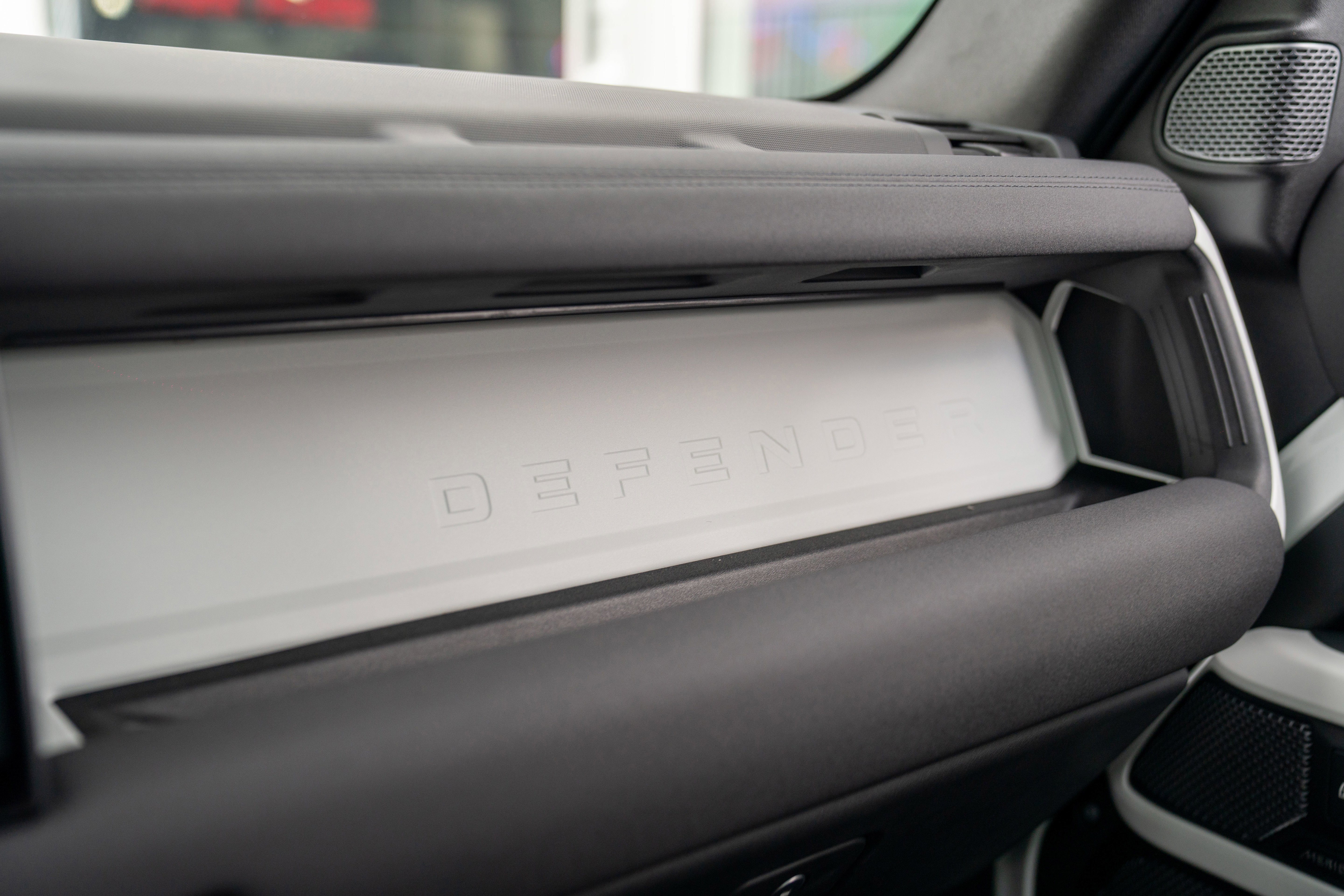 Used 2022 Land Rover Defender 90 X-Dynamic S image 30