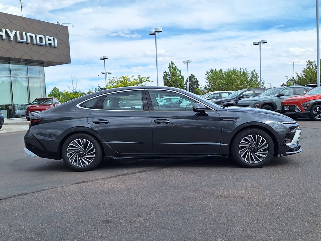 New 2025 Hyundai Sonata Limited FWD image 2