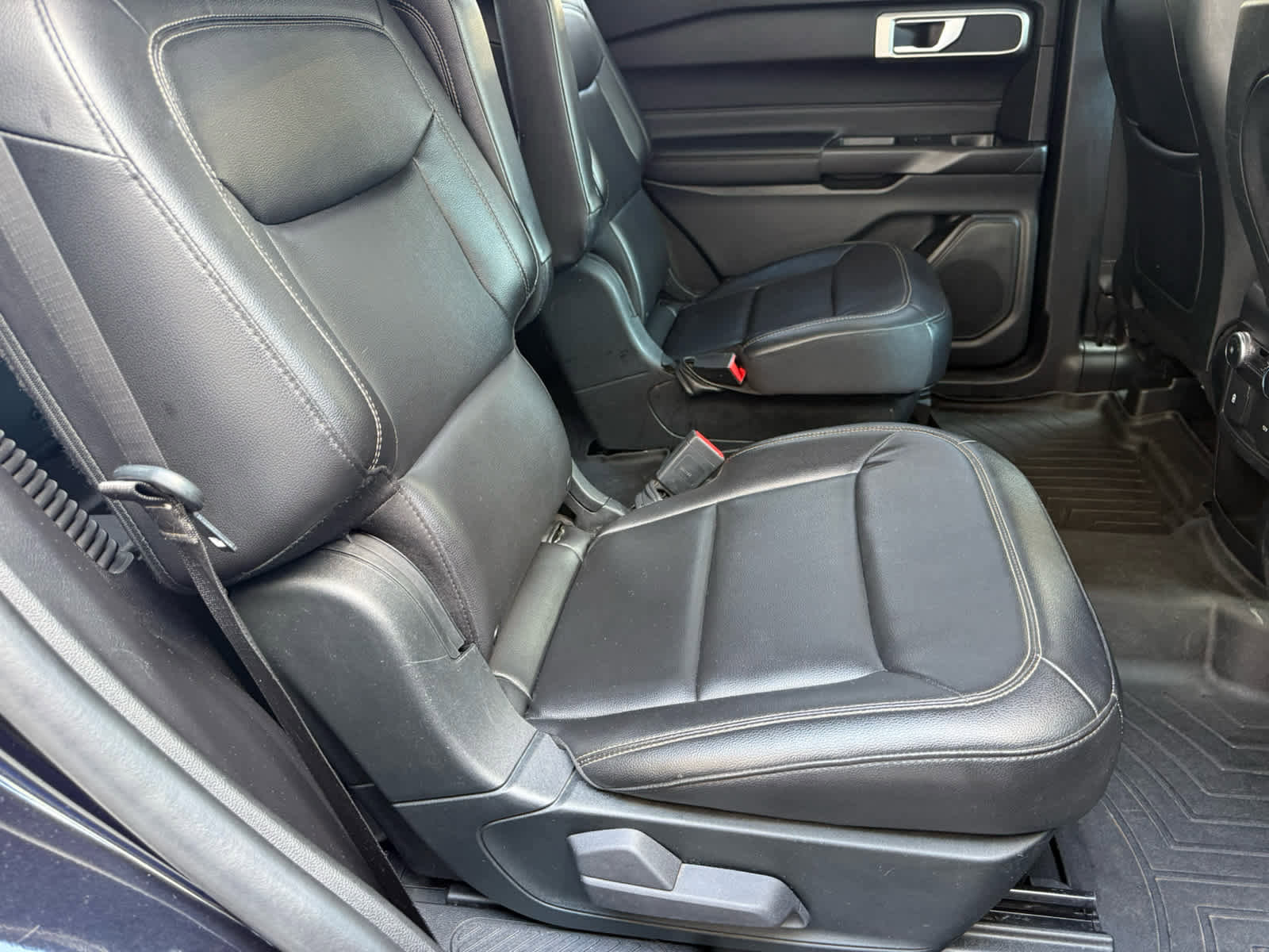 Used 2020 Ford Explorer XLT w/ Equipment Group 202A image 9