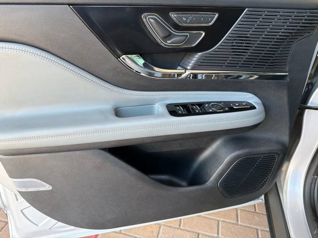 Certified 2020 Lincoln Corsair FWD w/ Equipment Group 101A image 11