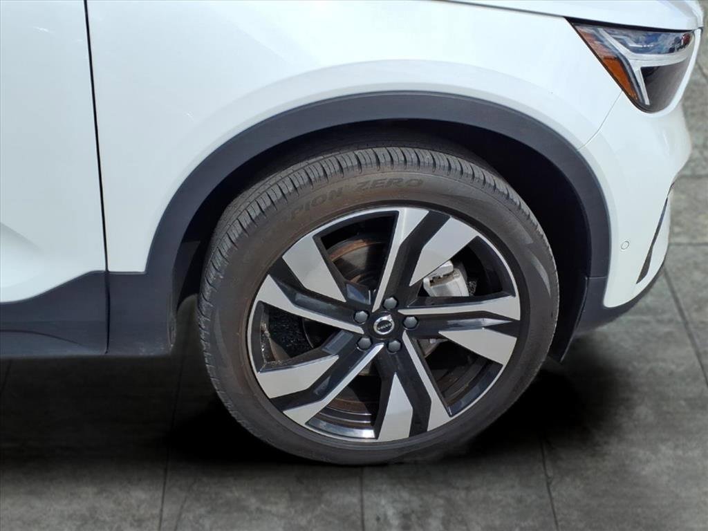 Used 2024 Volvo XC40 B5 Plus w/ Climate Package image 9