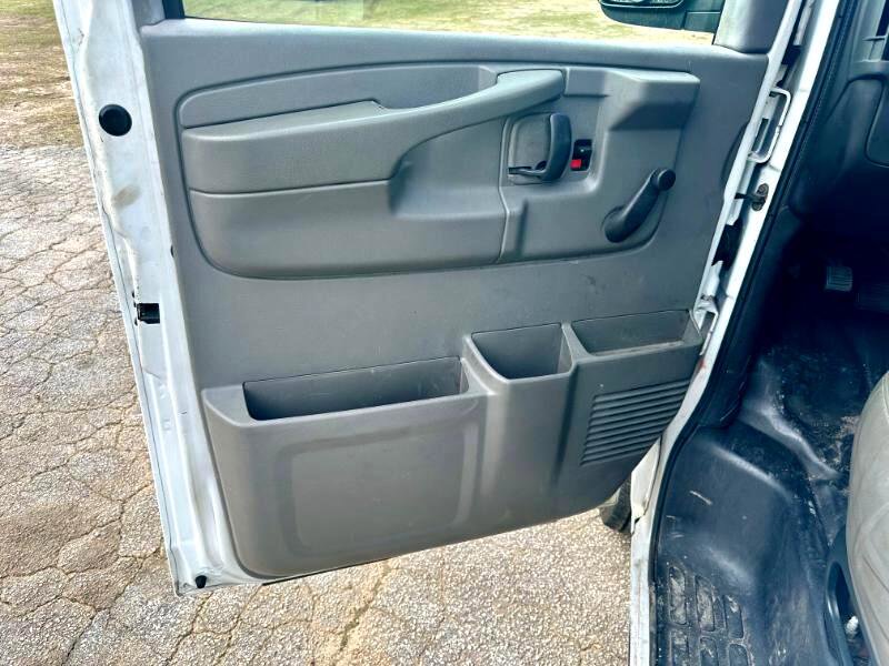 Used 2011 Chevrolet Express 2500 image 9