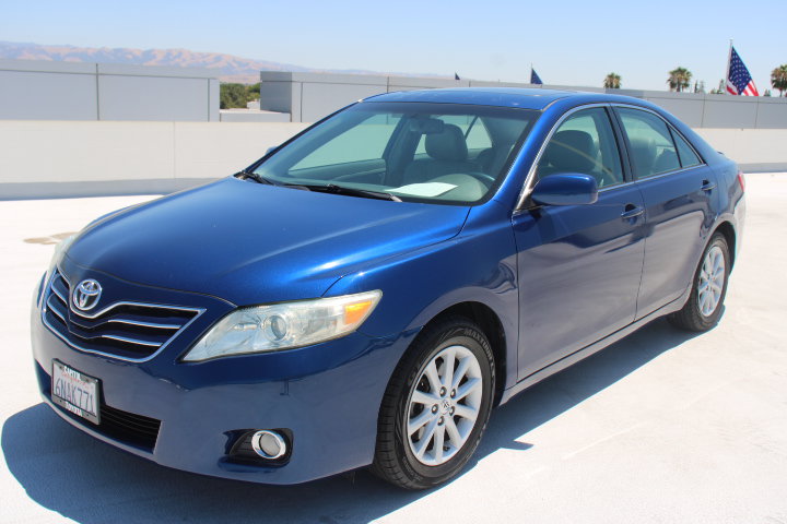 Used 2011 Toyota Camry XLE w/ XLE Extra-Value Pkg #2 FWD image 6