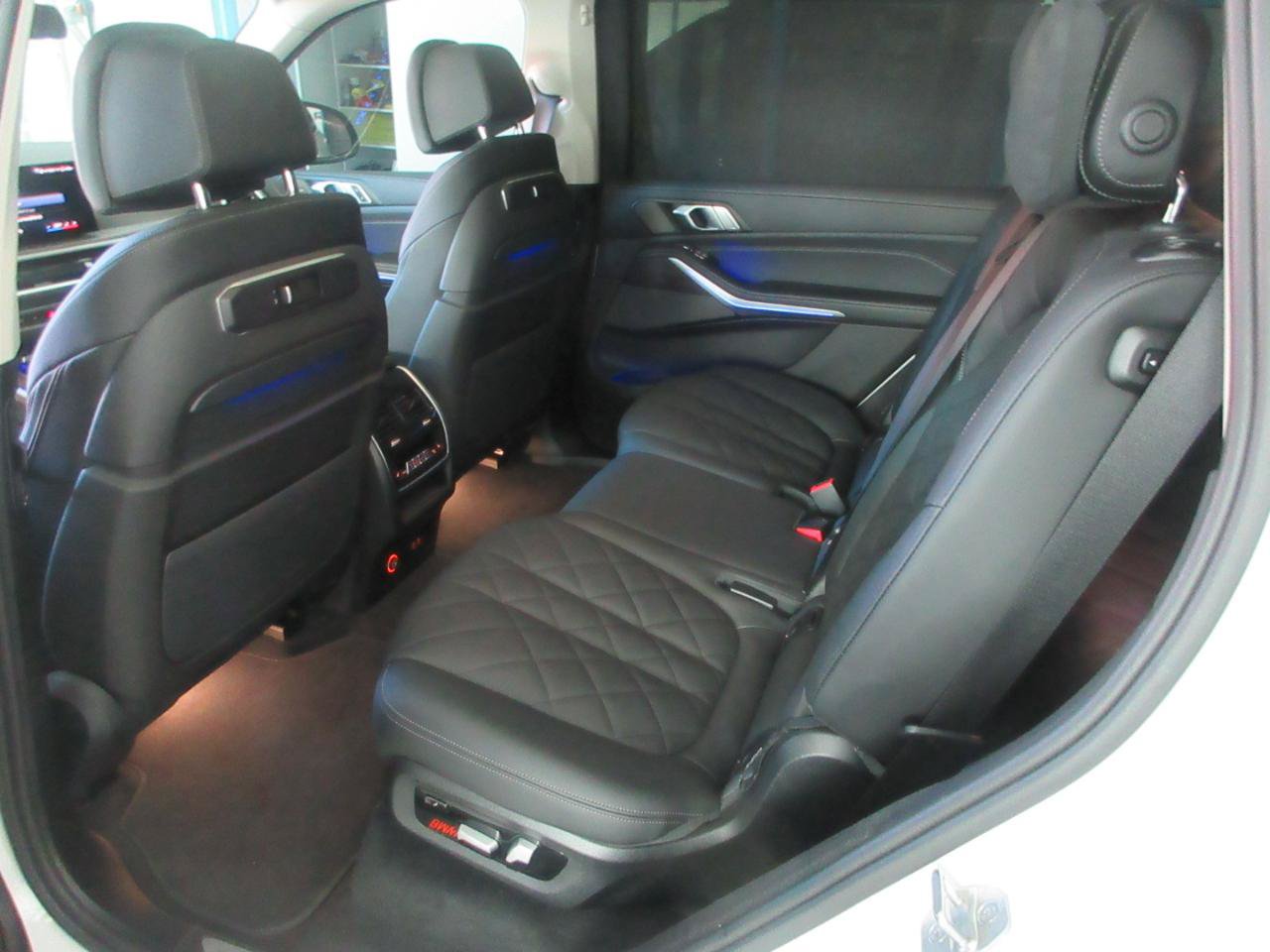 Used 2025 BMW X7 xDrive40i w/ Premium Package AWD/4WD image 46