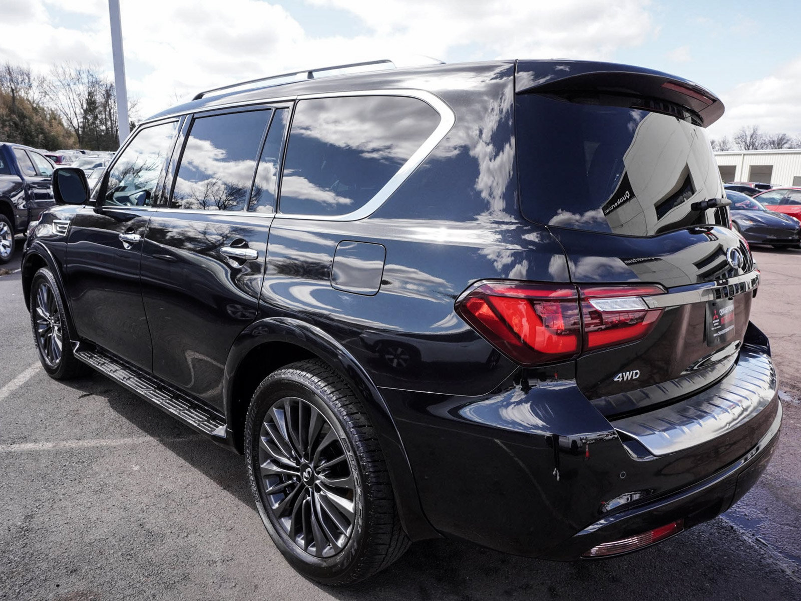 Used 2024 INFINITI QX80 Sensory AWD/4WD image 4