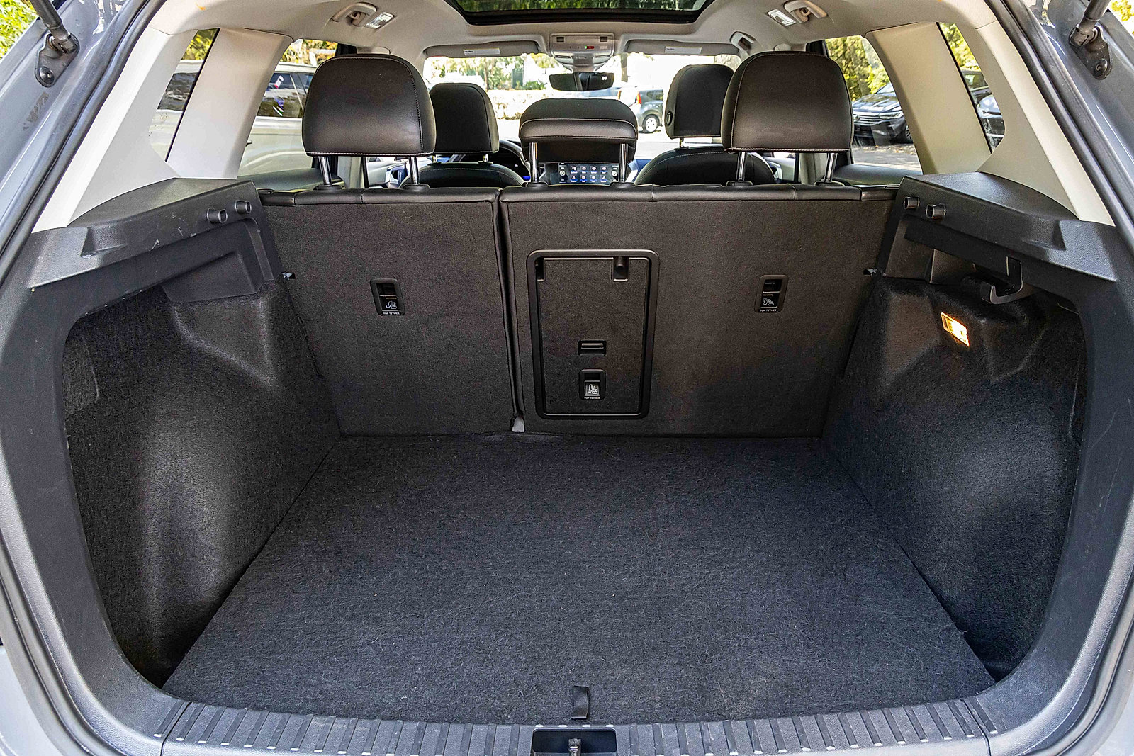 Used 2023 Volkswagen Taos SE w/ Panoramic Sunroof Package image 24