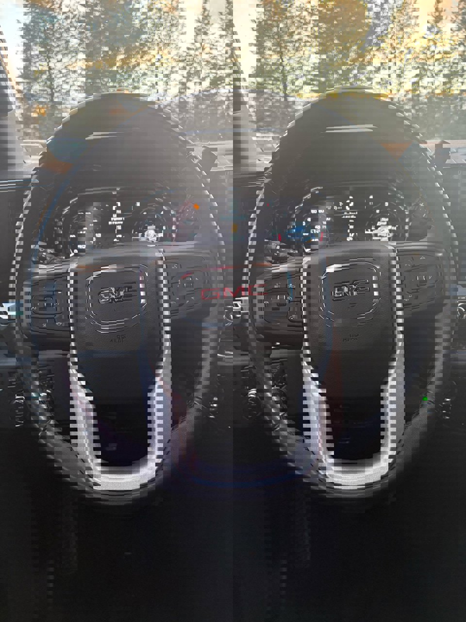 Used 2023 GMC Sierra 1500 SLE w/ Preferred Package image 9