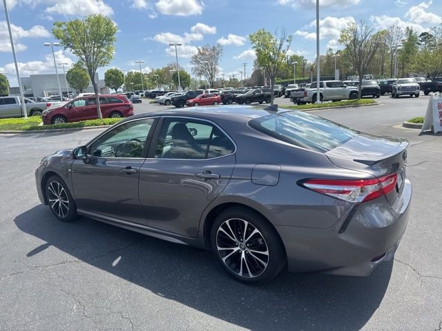 Used 2020 Toyota Camry SE FWD image 5