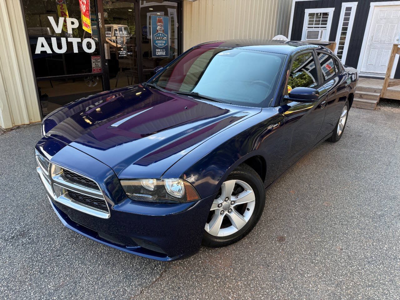 Used 2014 Dodge Charger SE RWD image 1