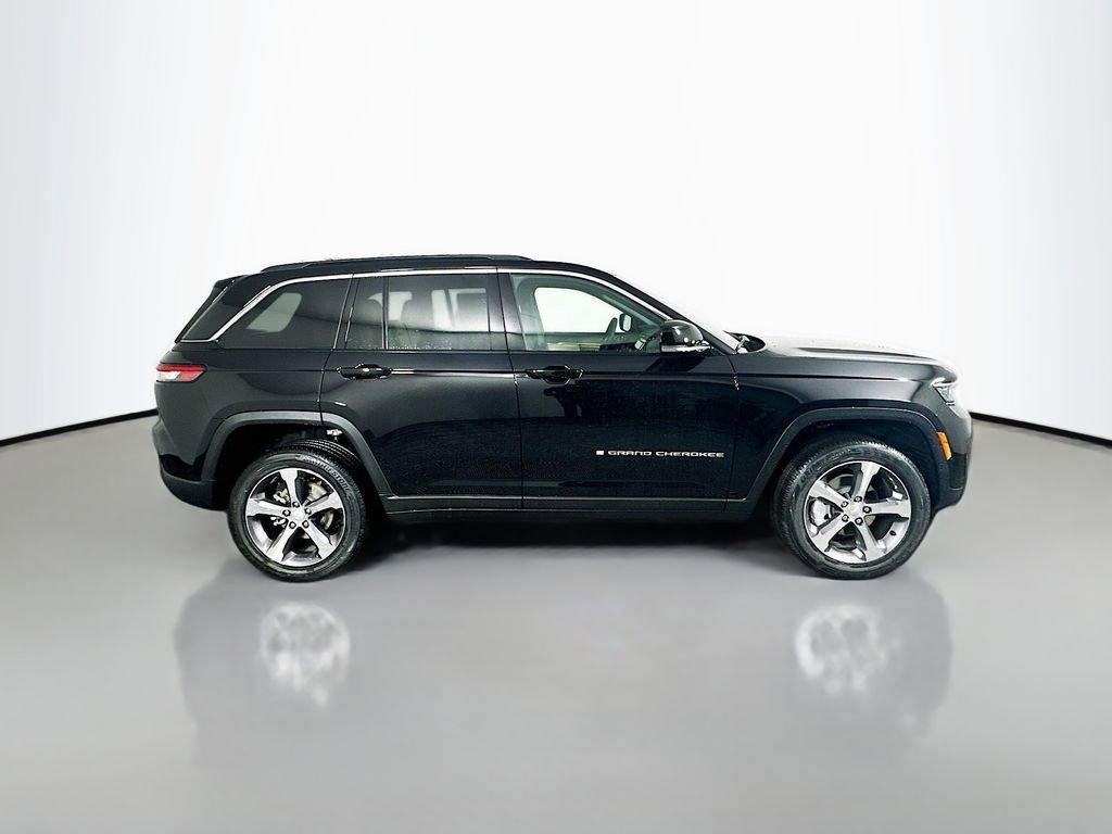 New 2025 Jeep Grand Cherokee Limited RWD image 8