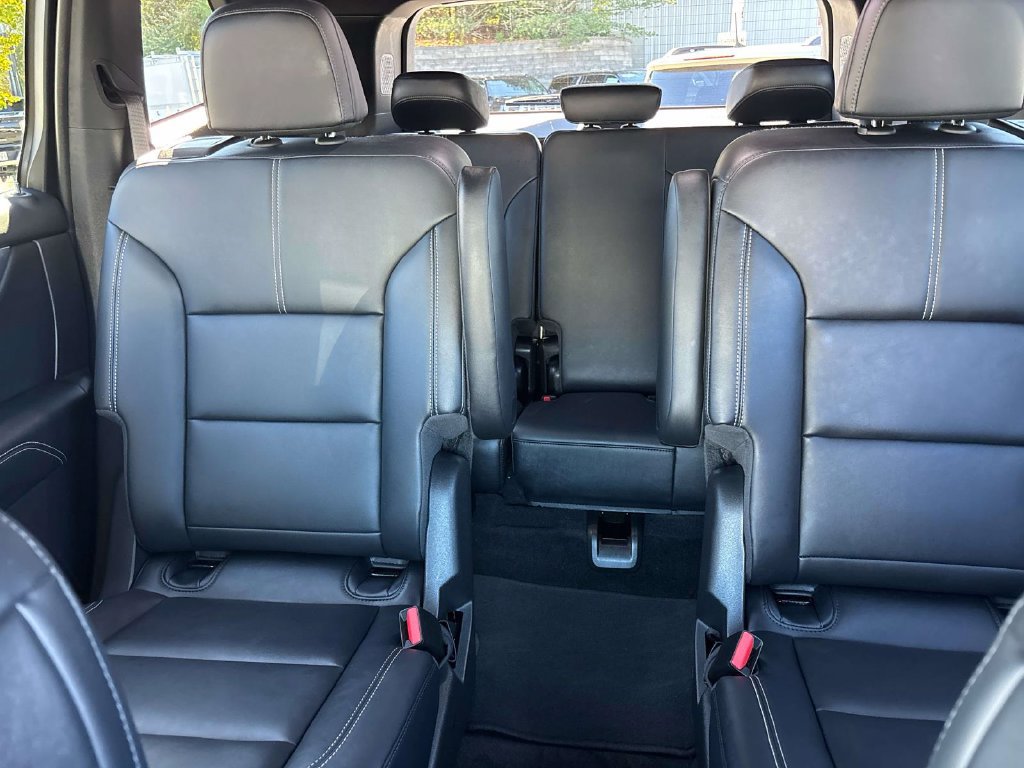 Used 2024 GMC Acadia Elevation w/ Luxury Package AWD/4WD image 12
