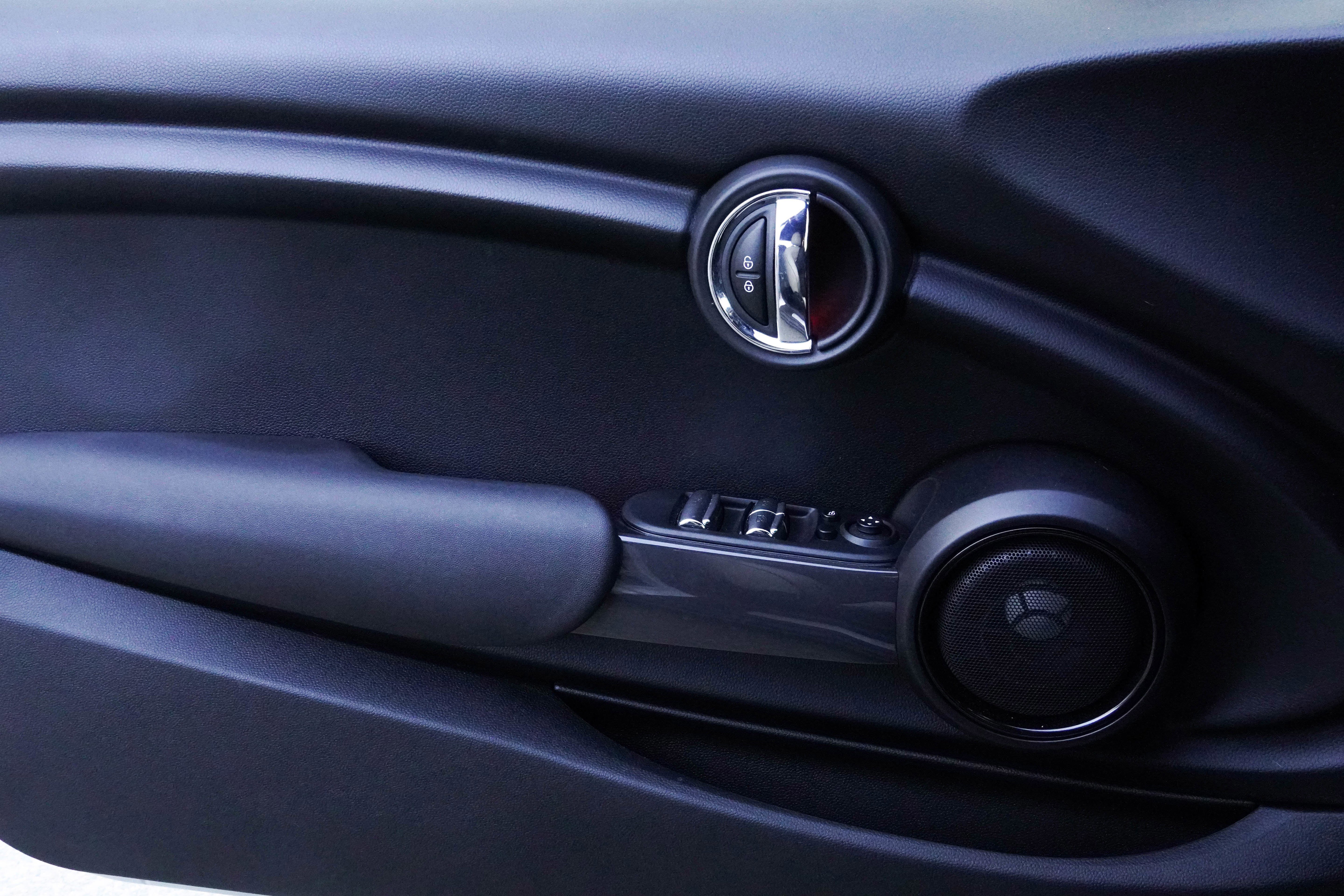 Used 2018 MINI Cooper Convertible image 29