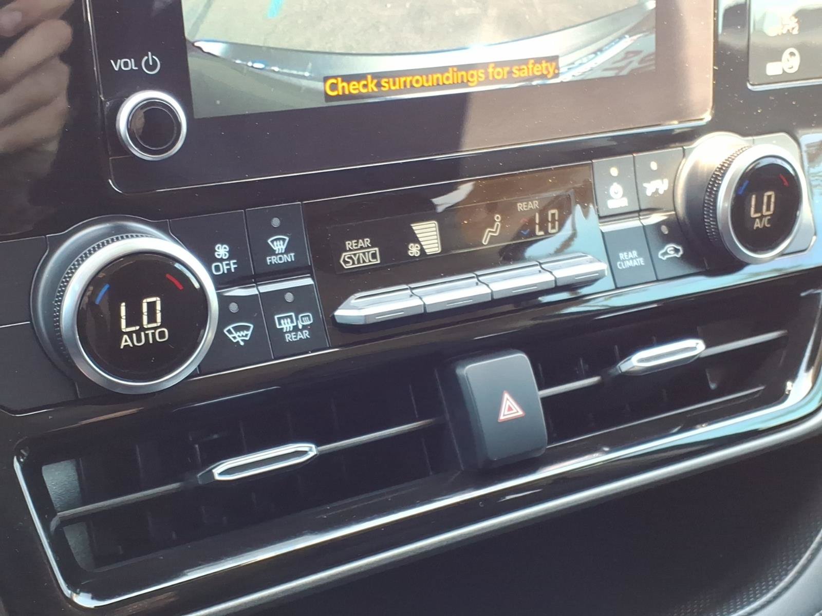 Used 2023 Toyota Highlander LE FWD image 18