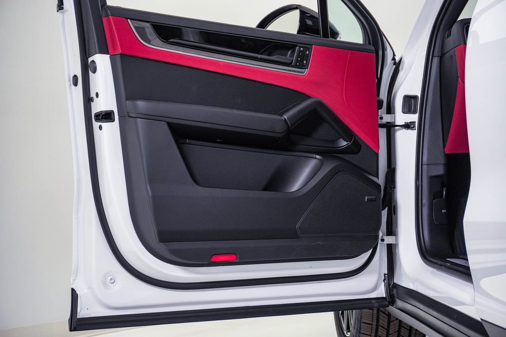 New 2026 Porsche Cayenne Coupe image 25