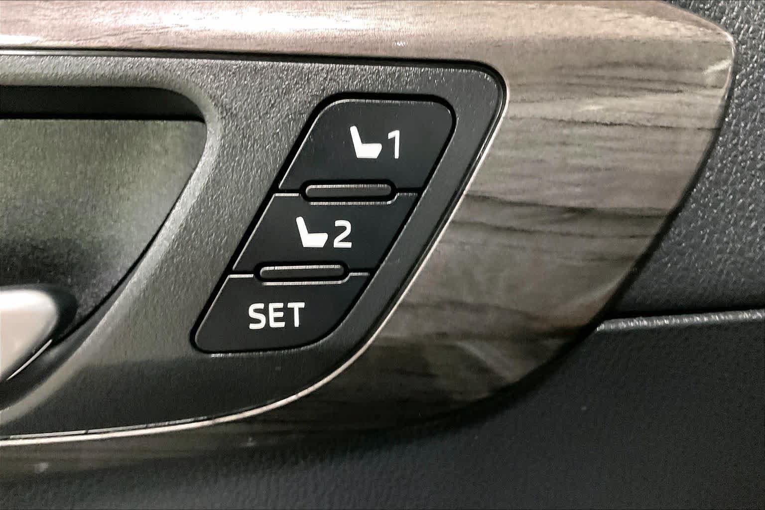 Used 2023 Toyota Highlander Limited AWD/4WD image 35