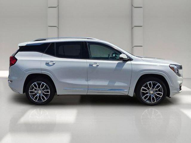 Used 2022 GMC Terrain Denali w/ Denali Premium Package AWD/4WD image 6