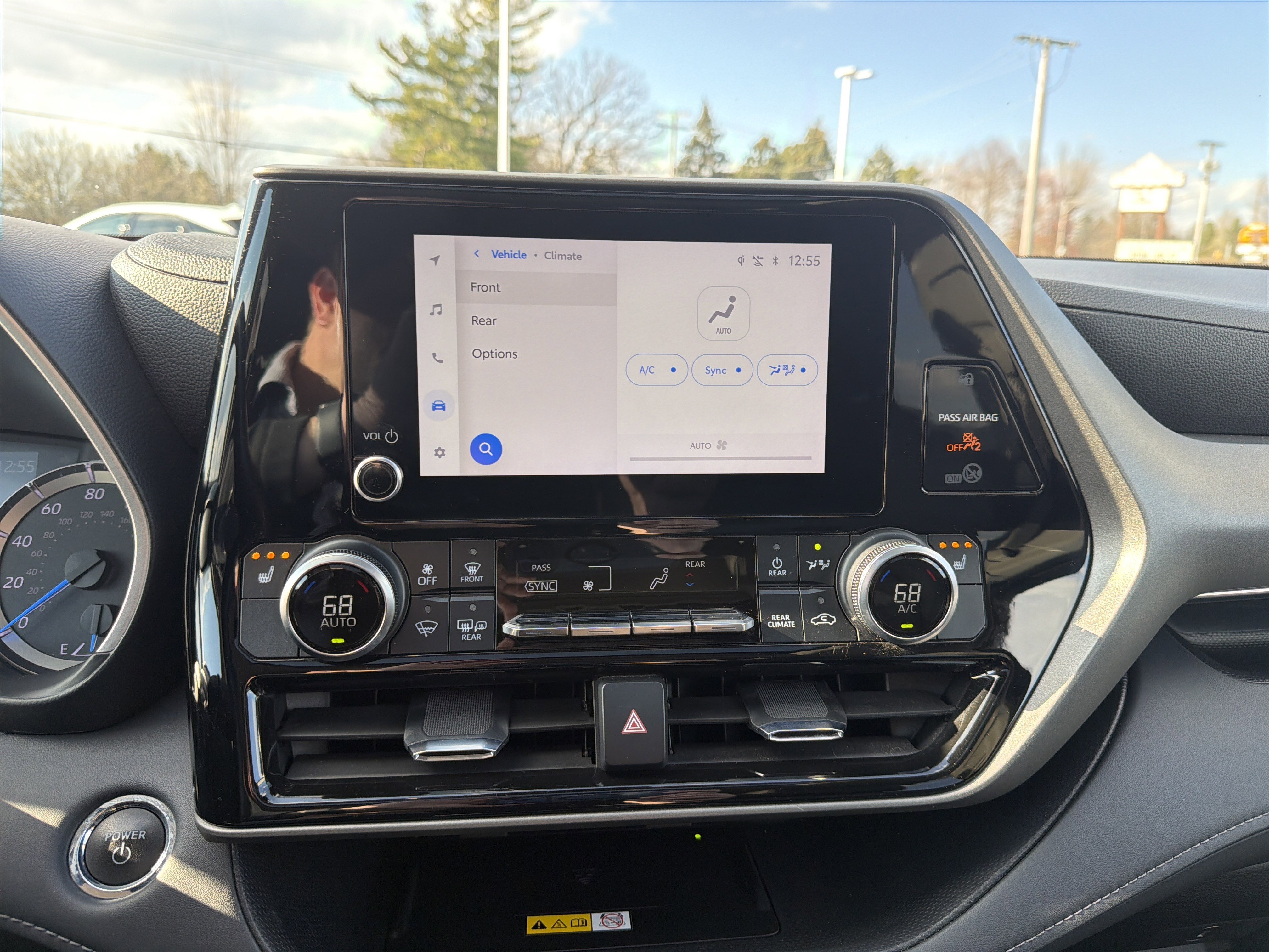 Used 2023 Toyota Highlander XLE AWD/4WD image 41