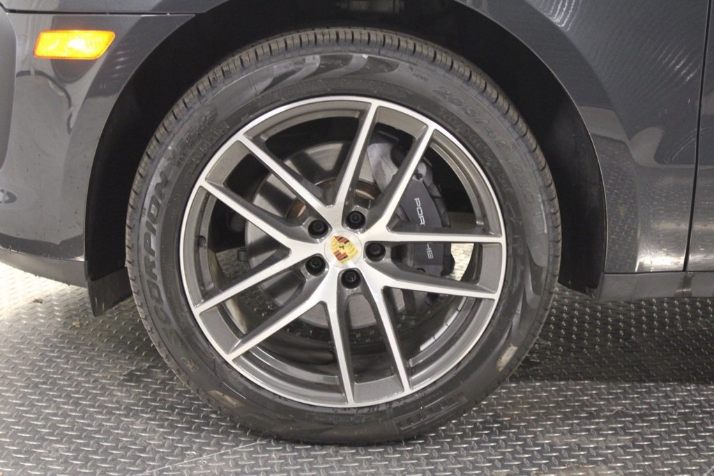 Certified 2022 Porsche Macan image 15